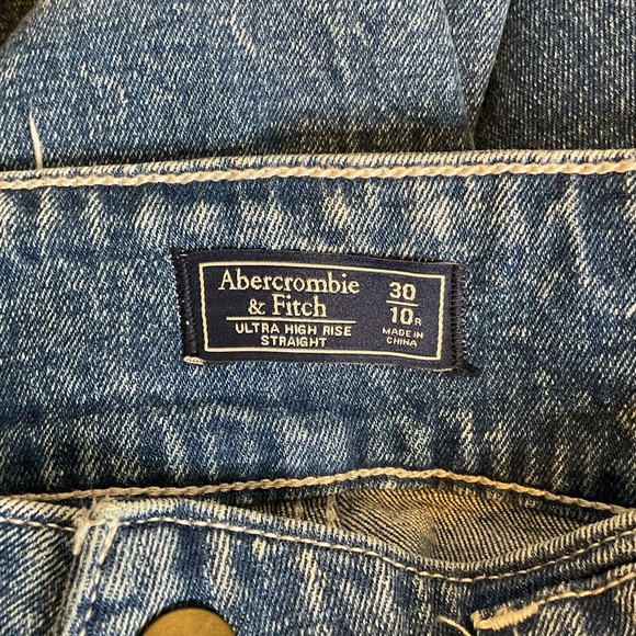 Abercrombie & Fitch Ultra High Rise Straight Button Fly Belted Jeans size 30/10R - Picture 3 of 7